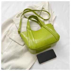 Green faux leather handbag stylish crossbody bucket bag for women chic casual shoulder purse.