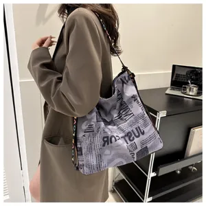 Modieuze canvas schoudertas voor dames, Koreaanse stijl krantenprint tote tas, casual onderarmtas.
