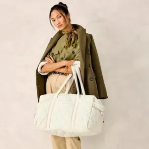 Large capacity quilted travel duffel bag, casual gym tote for men and women daily use.