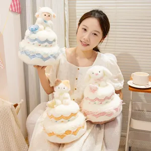 Adorable peluche gâteau cœur à double étage avec jolies poupées d'animaux, cadeau d'anniversaire.