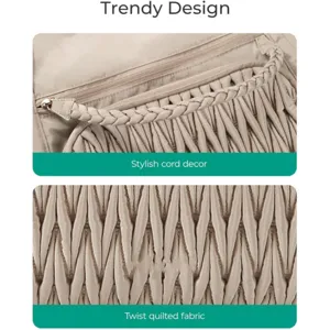 Beige gesteppte Reisetasche Detail mit modischem geflochtenem Griff und Kordeldesign.