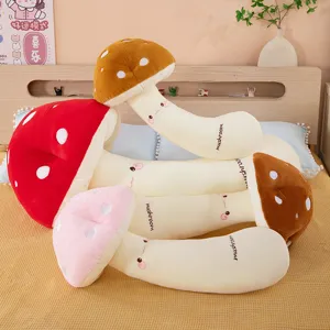 Joli coussin long en forme de champignon pour lit de chambre, peluche douce et confortable.