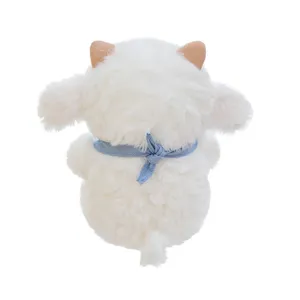 Carino peluche pecora bianca con sciarpa triangolare blu, morbida bambola regalo per bambini.