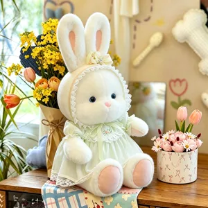 Süßes Feen-Häschen Plüschtier Detail, weiche Lolita Prinzessin Kaninchen Puppe für Mädchen.