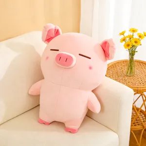 Süßes rosa Schweinchen Plüschtier Kissen Detail, weiche Stofftier Puppe für Kinder Deko.
