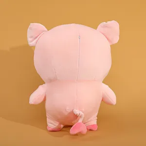 Süßes rosa stehendes Schwein Plüschtier Rückansicht, weiche Kuschelpuppe als Geschenk für Kinder.