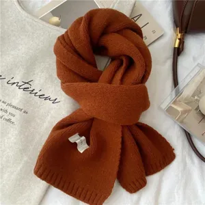 Écharpe d'hiver en tricot marron confortable pour femmes et hommes, accessoire chaud.