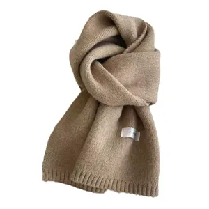 Écharpe d'hiver tricotée douillette pour femme et homme, foulard chaud unie style décontracté.