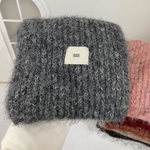 Bufanda de invierno de punto mullido gris oscuro para mujer, cuello cálido y suave.