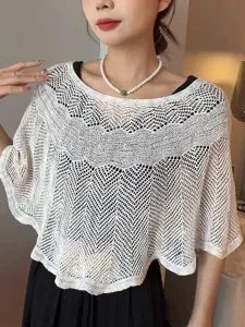 Gedetailleerd overzicht van een witte gebreide sjaal, ijszijde zonbescherming pullover top.