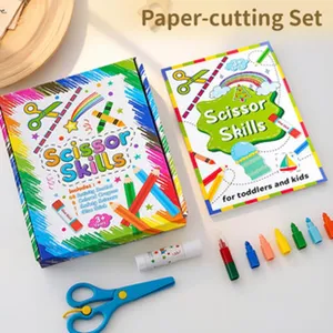 Vue de détail du kit de découpage pour enfants avec ciseaux de sécurité et stylos.