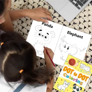 Nahaufnahme eines Malbuchs mit Tier-Punkt-zu-Punkt-Motiven und Zahlen für Kinder.