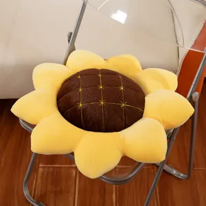 Cuscino peluche girasole dettaglio, morbido cuscino per sedia floreale e cuscino decorativo casa.