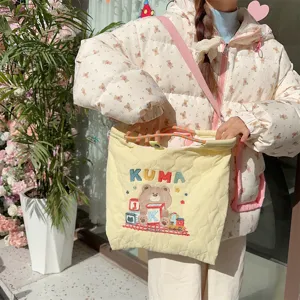 Cream-colored quilted embroidered tote bag, large capacity canvas messenger bag with cute bear.
