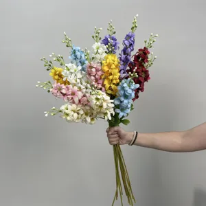 Kunstmatige delphinium bloemen lange steel boeket voor thuis bruiloft decoratie detail view