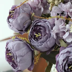 Bouquet de fleurs de pivoine artificielle violette de style européen pour décoration.