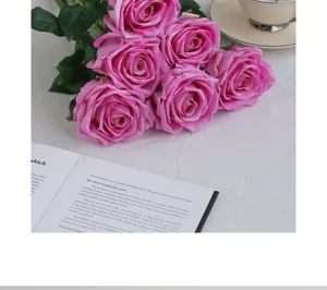 Kunstmatige vochtinbrengende roos enkele stengel voor interieurdecoratie en bloemstyling.