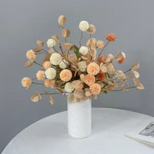 Splendido bouquet di foglie di eucalipto artificiali e fiori decorazione d'interni casa