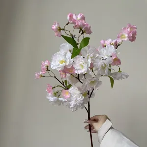 Kunstmatige kersenbloesem tak zijde perzik bloemen voor huisdecoratie en vaas ontwerp