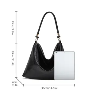 Schwarze weiche Leder Hobo Tasche Detailansicht mit genauen Maßen und Größenskala.