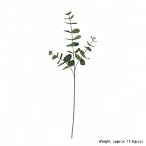 Ramo di fiori di eucalipto artificiale pianta decorativa fogliame verde per composizione floreale.