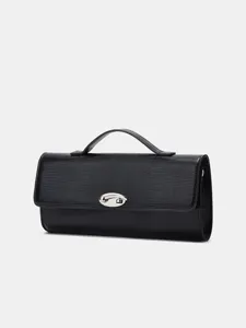 Zwarte avond-clutch van kunstleer met reptielenpatroon, handvat en metalen slotdetail.