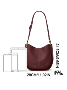 Dimensions détaillées et comparaison d'échelle du sac porté épaule en cuir bordeaux.