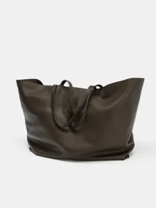 Close-up detail of the dark brown leather slouchy tote bag, ideal for daily commute.