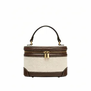 Bolso cosmetico de lona con detalles de cuero marron y asa superior para viajes diarios