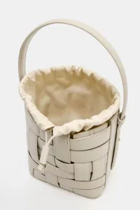 Sac à main bandoulière amovible, nouveau sac seau tissé d'été 2026 pour femmes élégantes.