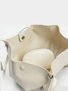 Minimalistische cremeweiße Ledertragetasche mit Innentasche, elegante Pendlertasche