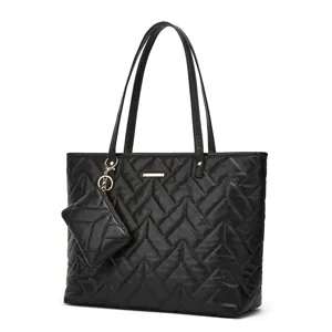 Vue détaillée du sac cabas matelassé noir avec motif chevron et petite pochette assortie.