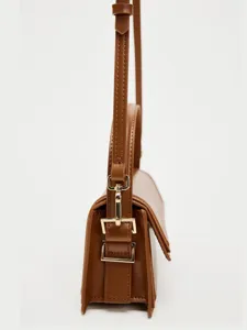 Braune Mini City Umhängetasche Seitenansicht Detail, elegante PU Leder Handtasche Mode.