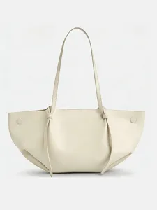 Minimalistische offwhite Leder Tote Tasche mit geschwungenem Design und geknoteten Trägern.