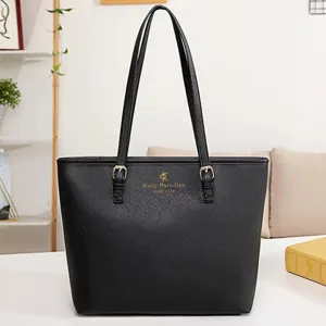 Bolso tote negro de cuero sintético con asas dobles y estampado dorado para uso diario.
