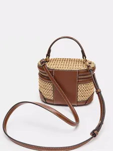 Chic bolso vanity de paja tejida y cuero, elegante bolso cruzado con asa para mujeres.