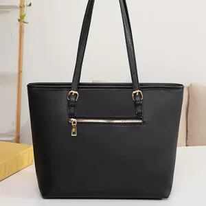 Bolso tote negro Saffiano para mujer, bolso de hombro grande de cuero PU con detalles dorados.