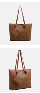 Braune Leder Shopper Umhängetasche mit passender Tasche, stilvolles Monogramm und viel Platz.