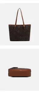 Braune bedruckte Monogramm Tote Tasche grosse Kapazitaet Mode Schultertasche Detailansicht