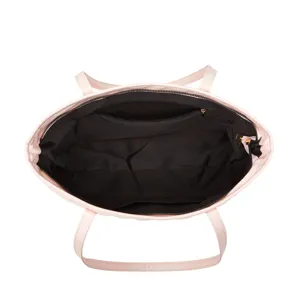 Vue détail de l'intérieur du cabas rose avec doublure noire et poche zippée pratique