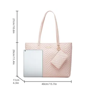 Détails des dimensions et mesures du sac cabas matelassé rose avec sa petite pochette.