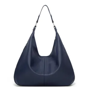 Dunkelblaue weiche Leder Hobo Schultertasche Detail, lässige Handtasche für Alltag.