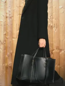 Grand sac cabas noir pour femme, élégant fourre-tout pour le travail et le quotidien.