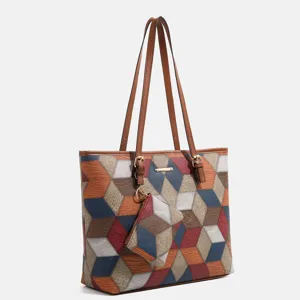 Nahaufnahme einer geometrischen Patchwork-Tragetasche mit passender Mini-Tasche und braunen.