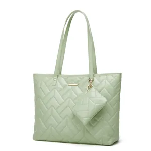 Sac cabas matelassé vert pour femme avec pochette assortie sac épaule minimaliste élégant