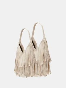 Beige franje schoudertas voor vrouwen, stijlvolle grote en trendy onderarm tas.