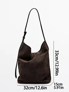 Borsa a secchiello in camoscio vintage minimalista vista dettaglio con misure, tracolla marrone.