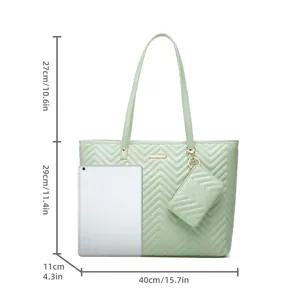 Sac cabas matelassé vert avec pochette assortie, grand sac épaule minimaliste pour femme élégante.