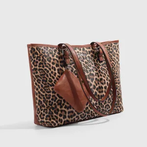 Modische Damen Tragetasche mit Leopardenmuster, braunen Ledergriffen und kleinen Täschchen