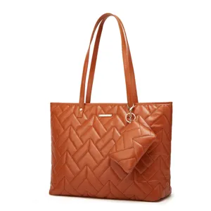 Sac cabas matelassé marron pour femme avec pochette assortie, sac épaule bureau grande capacité.